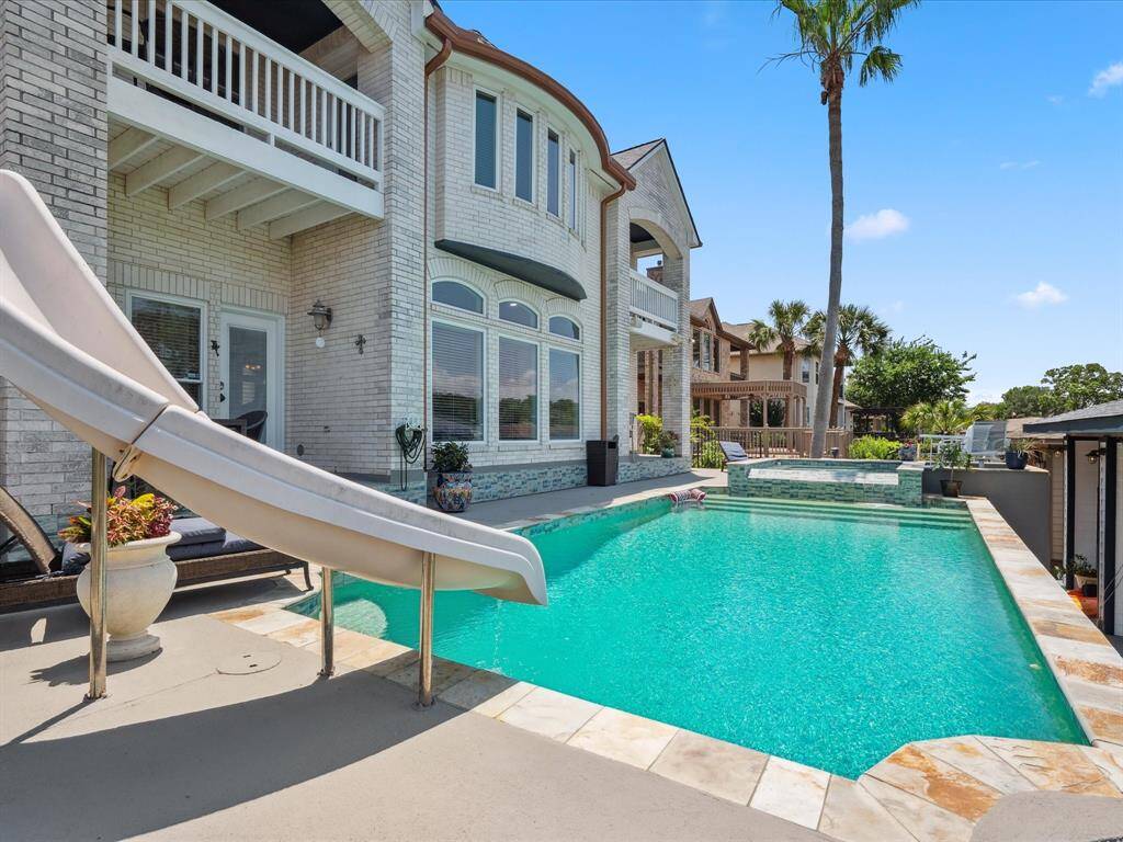 SUMMERS WOULDN'T BE COMPLETE WITHOUT SITTING POOLSIDE AFTER A TRIP IN THE BOAT.