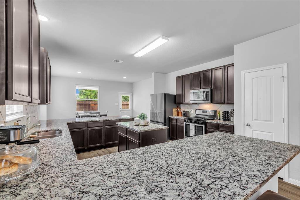 So much counter space!