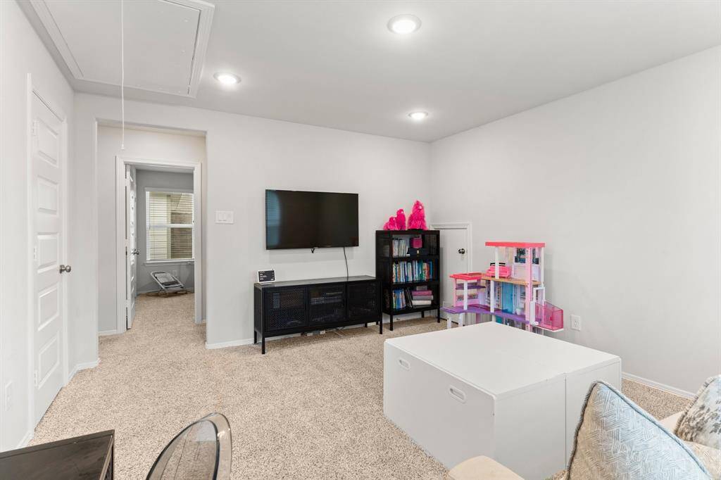 ***PHOTOS OF HOME STAGED IN PREVIOUS LISTING***