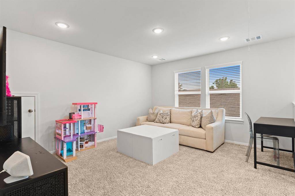 ***PHOTOS OF HOME STAGED IN PREVIOUS LISTING***