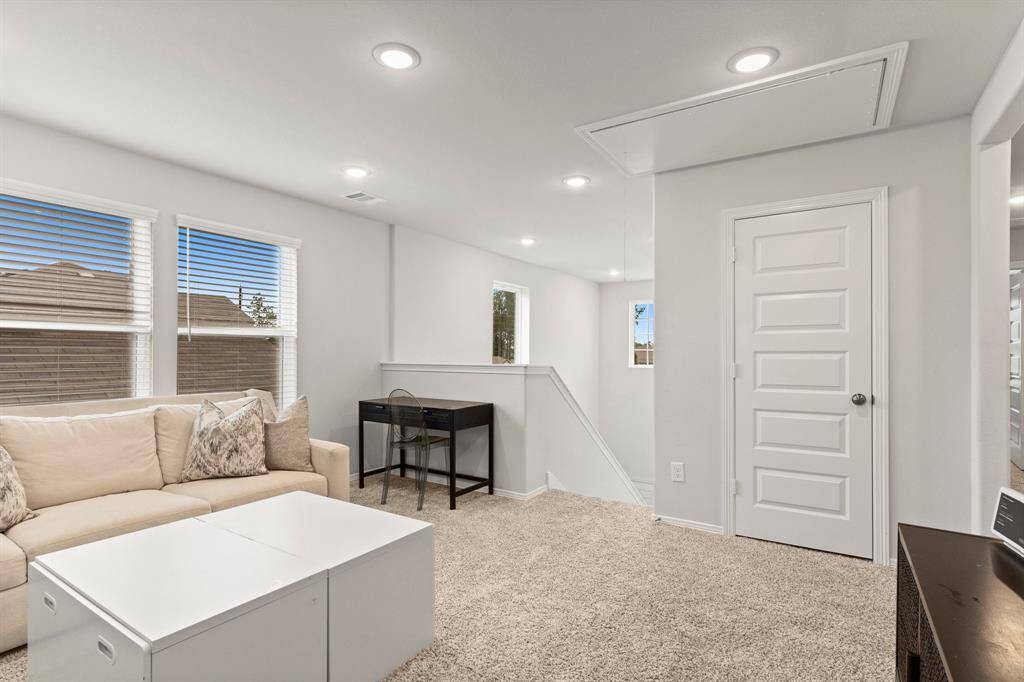 ***PHOTOS OF HOME STAGED IN PREVIOUS LISTING***