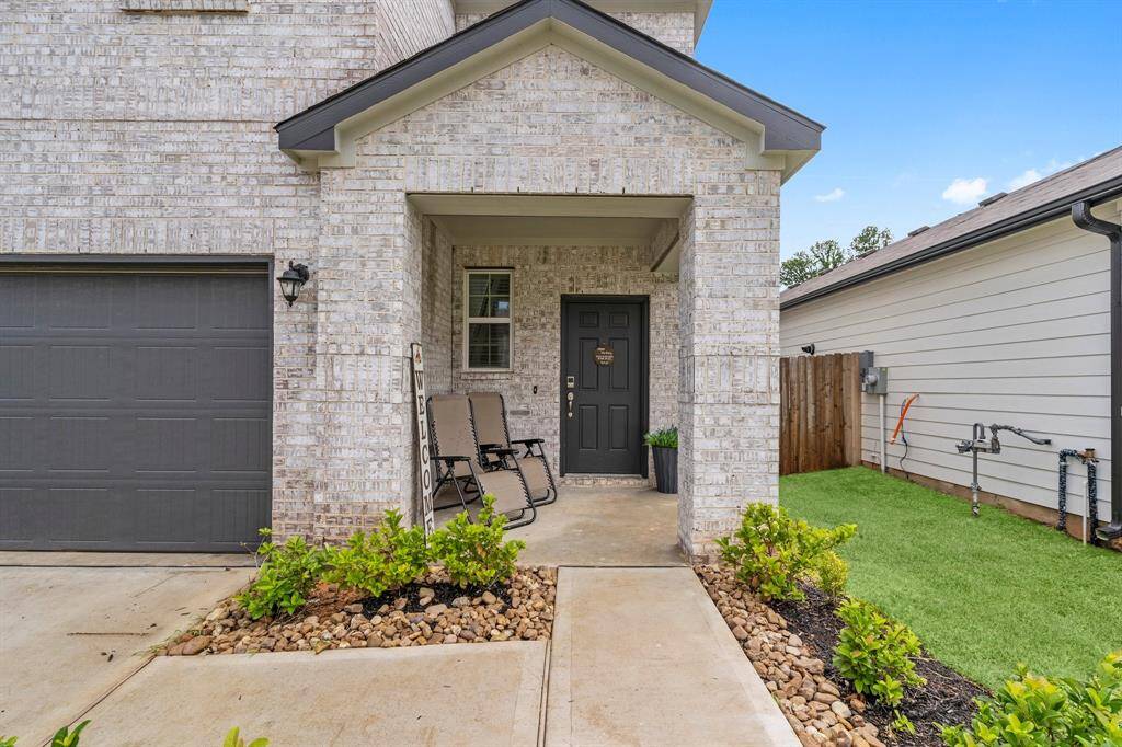 ***PHOTOS OF HOME STAGED IN PREVIOUS LISTING***