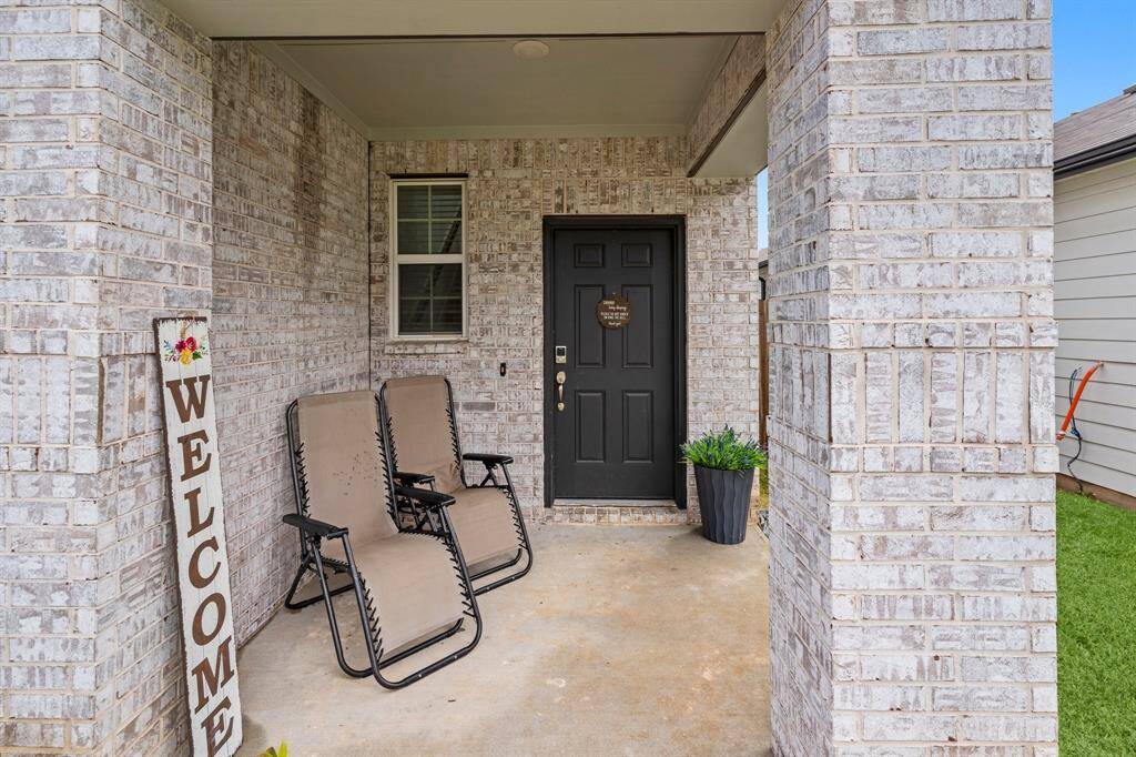 ***PHOTOS OF HOME STAGED IN PREVIOUS LISTING***