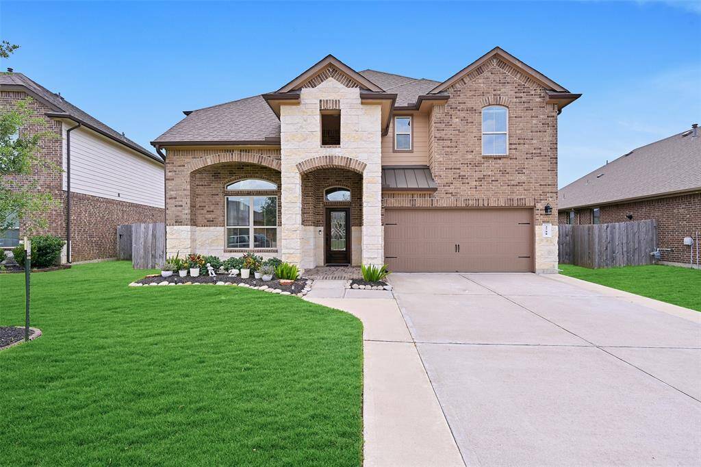 Located in the desirable Bakers Landing subdivision and zoned to highly acclaimed Pearland ISD, this beautifully maintained 2018-built DR Horton home offers charming curb appeal with a blend of brick and stone, a covered entry, and an extended double driveway leading to a 2-car garage.