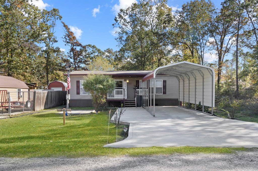 Discover your new home at 271 Saint Thomas Dr—a charming retreat with access to Lake Livingston!