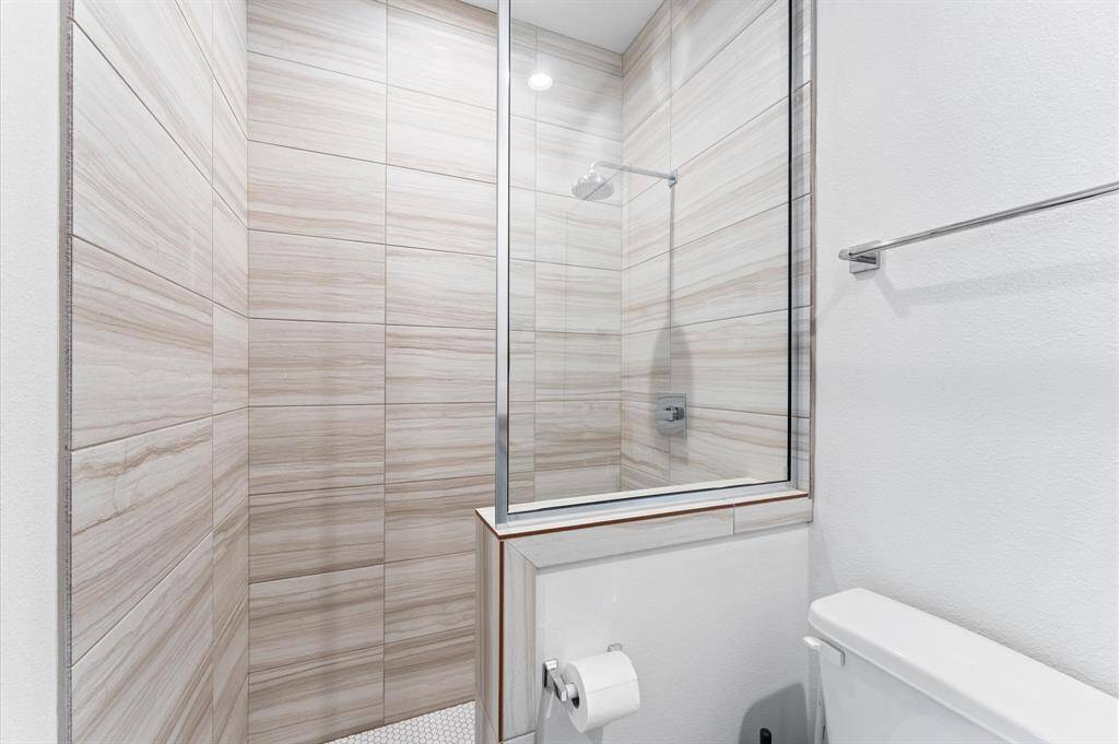 Secondary bathroom second view