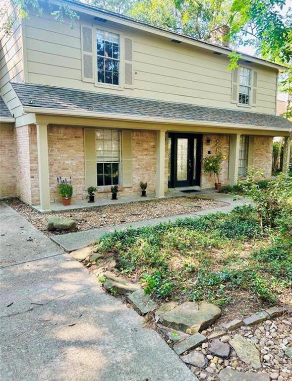 Covered front porch perfect for coffee & bird watching in a nature scene. Bunnies too!