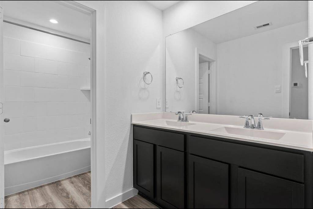 Second full Bathroom