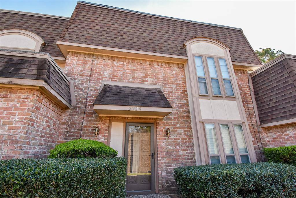 Don't you love the windows? This 2-story, move-in ready home features 3 bedrooms, 2/1-2 baths, all occupying a 2,052 square-foot-lot with 1,850 square-feet of interior living space.
