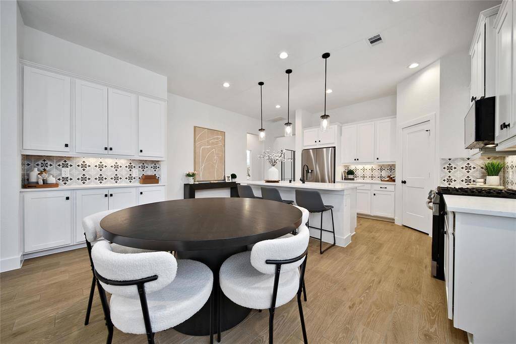The built-in serving bar and cabinets are a must for extra dining room storage in an open floorplan!