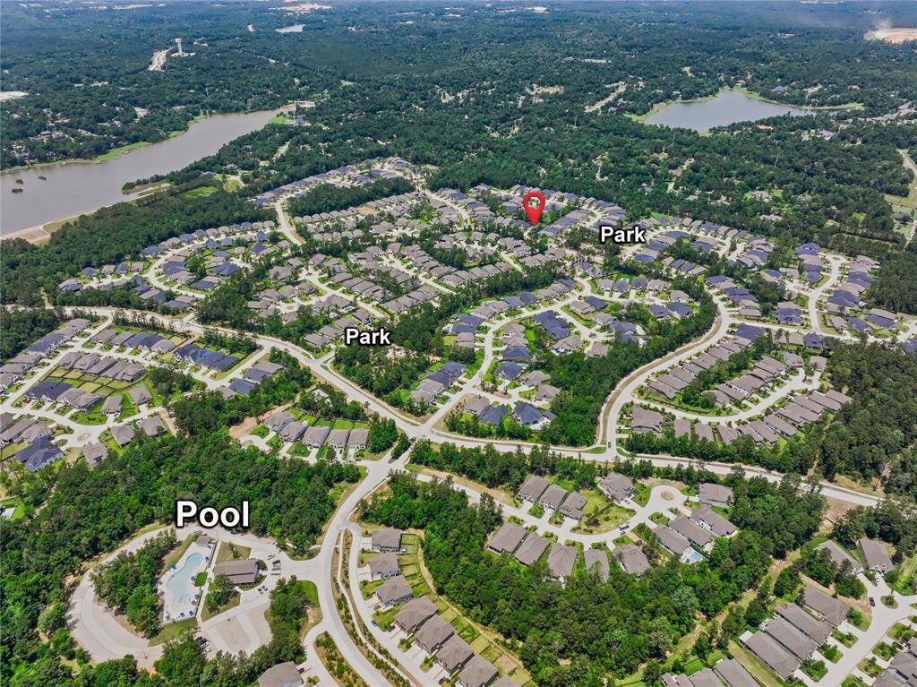 Woodforest offers multiple parks, pools, shopping, dining, and other amenities. Just look at how close some of them are to your new home!
