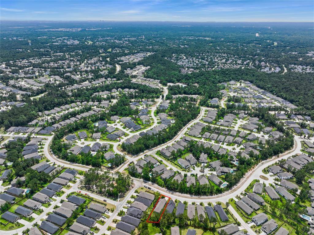 Enjoy convenient access to miles of trails throughout the neighborhood. Stroll around the block on your morning walk or venture out to find some of the more shaded trails throughout the community.