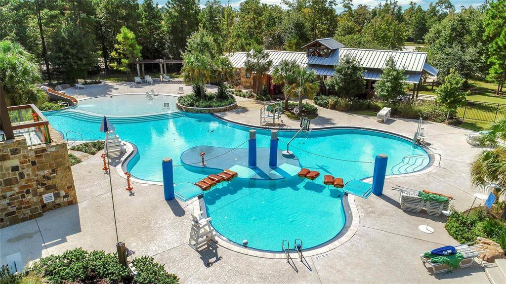 Your family will love the amenities at Woodforest! Multiple parks, pools, sports courts, and more to choose from so you never get bored always going to the same park.