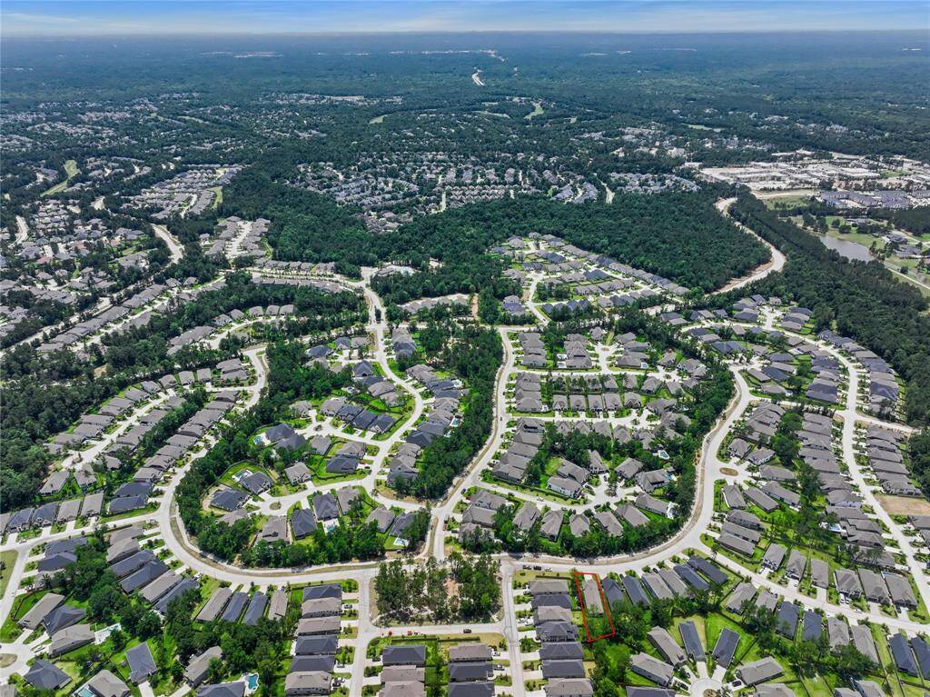 Pine Market is a shopping center minutes from your home with Harvest Market, coffee shops, workout studios, and so much more! Now with quick access via the Central Pine extension.