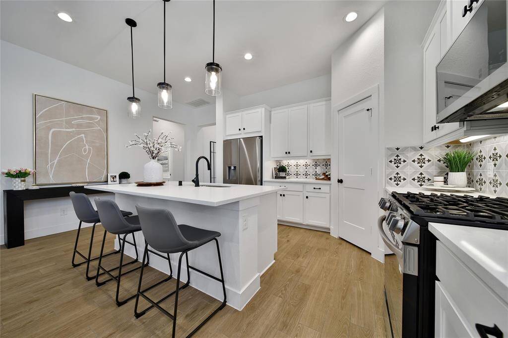 Upgraded LC Stainless steel appliances include the gas range. You'll love the deep single-bowl sink.
