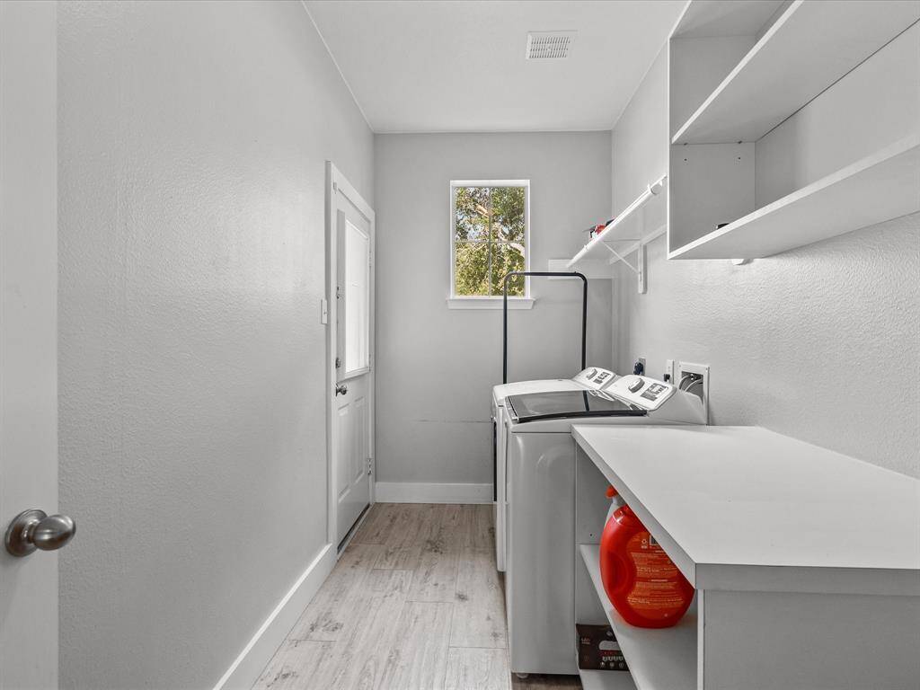 2nd Entry from Driveway into Laundry