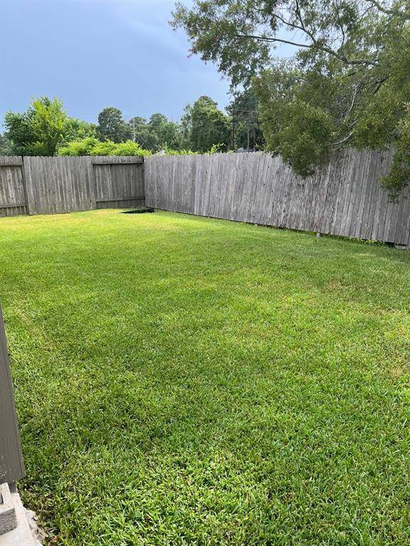 spacious yard with no back neighbors