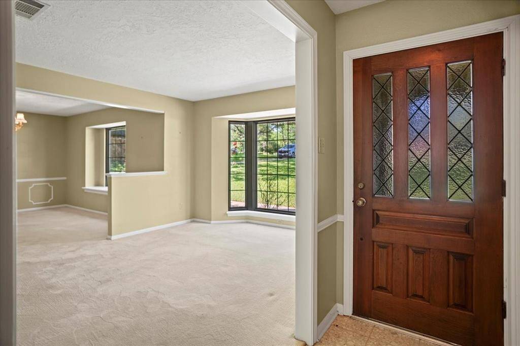 Entry door/foyer
