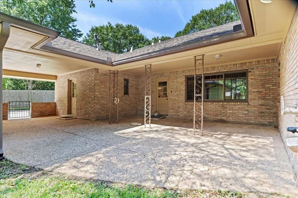 Cover back patio/porch with lots room for outdoor entertaining