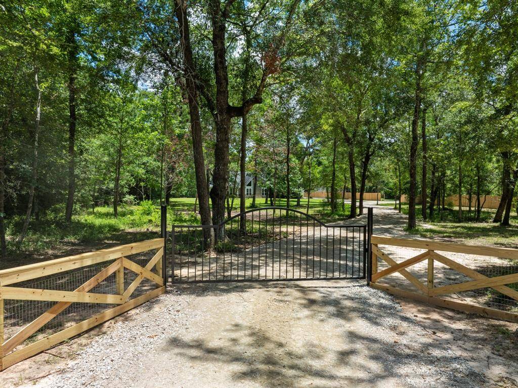 Don't miss the opportunity to see this stunner so close to everything you can imagine. If location is important along with owning a piece of Texas ....than this is it!