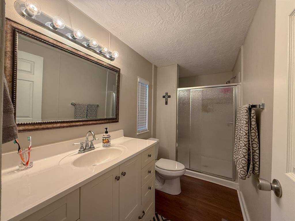 Primary en-suite bath