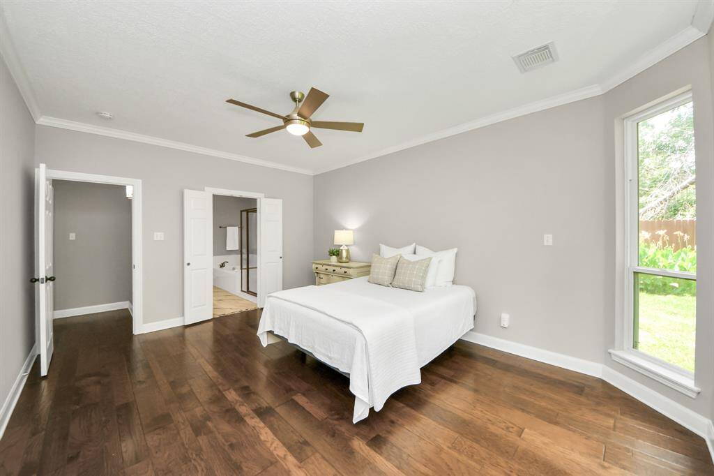 1st floor primary bed