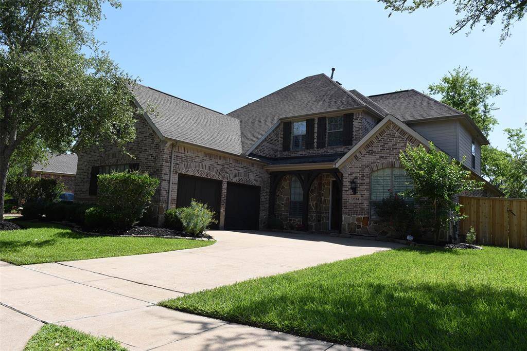 Large 5 bed room 4 bath home in Sienna