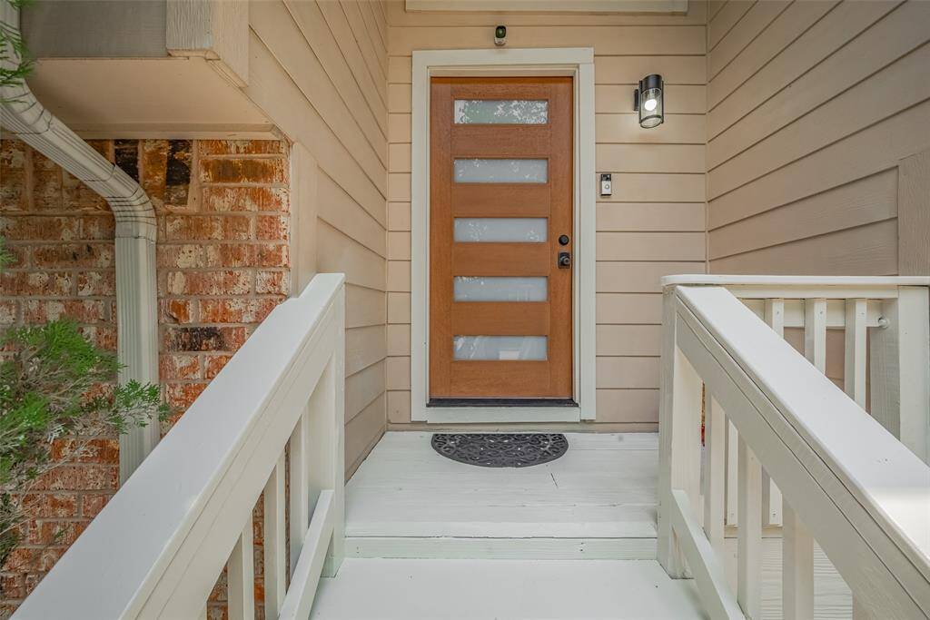 What a fresh and sleek entrance to this special home.