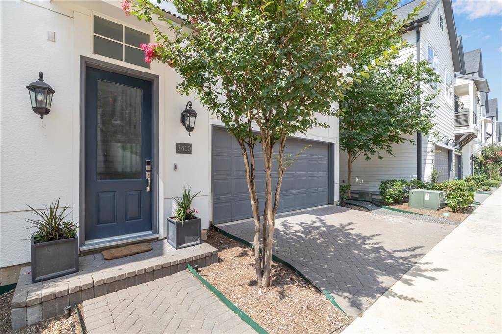 Nestled in a gated community with remote access and a sparkling pool, this home offers peace of mind and lifestyle perks in one of Houston’s most vibrant areas. Located in Shady Acres with quick access to 610, The Heights, and the Galleria, you're just minutes from a variety of top-rated restaurants, cozy cafes, and lively bars. A must-see in a prime location!