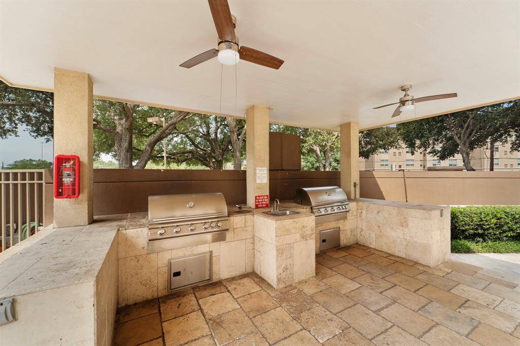 Outdoor Kitchen
