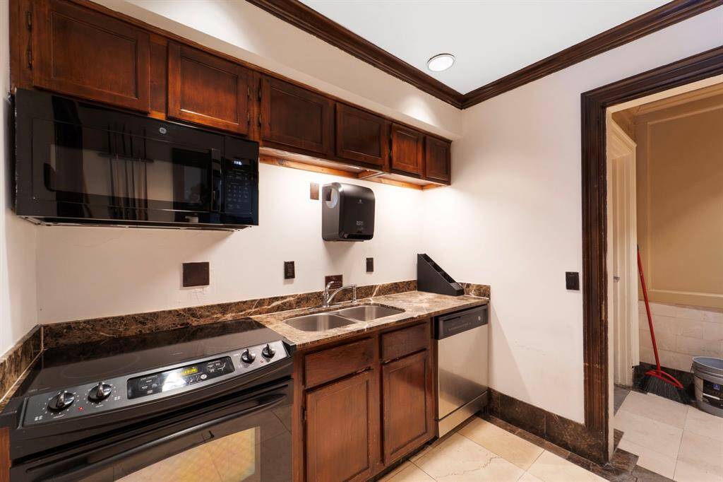 Party room kitchen