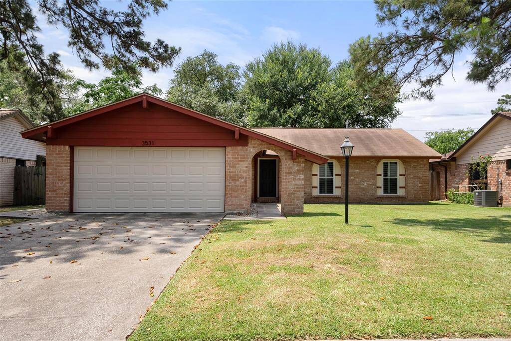 Welcome home to Acorn Springs Dr!