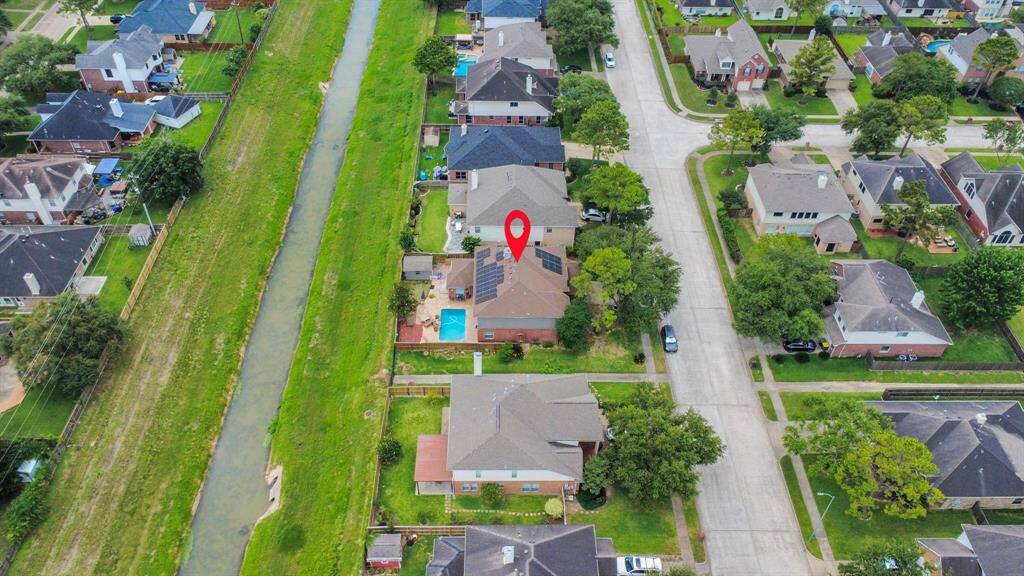 Nice house with no backyard neighbors!