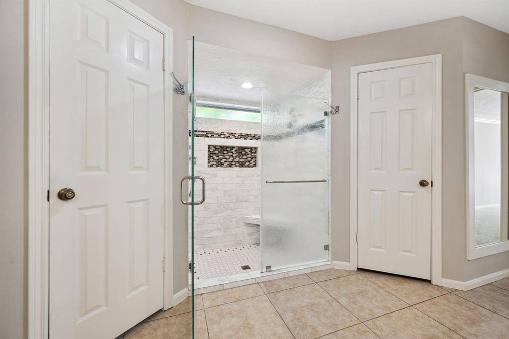 2 walk-in closets