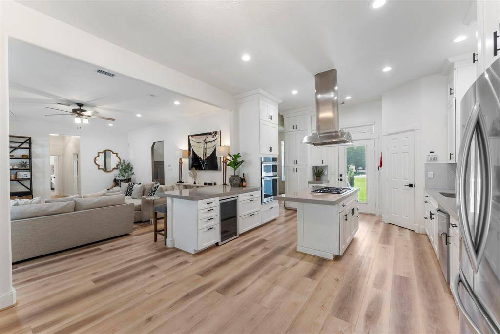 Beautiful open kitchen that is a chefs dream.