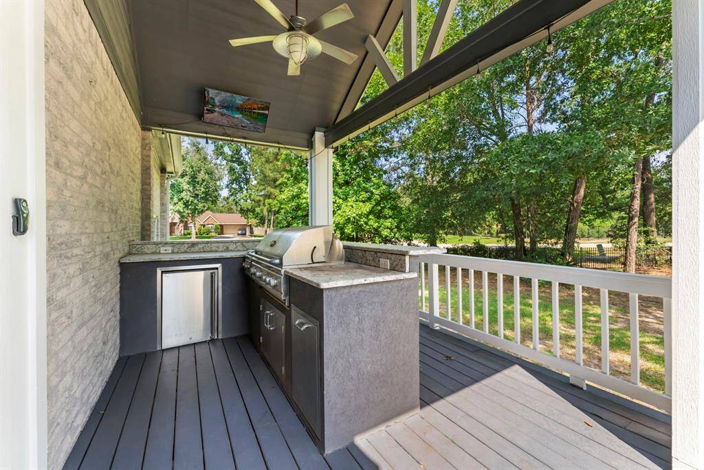 Outdoor kitchen area