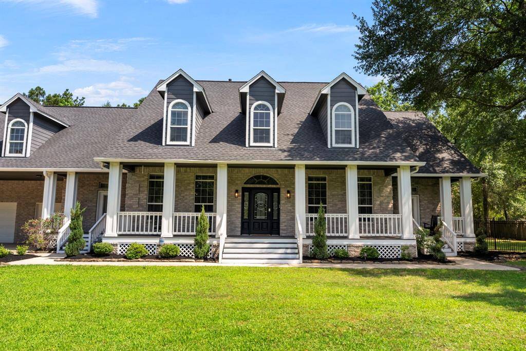 Beautiful front porch to welcome you home!