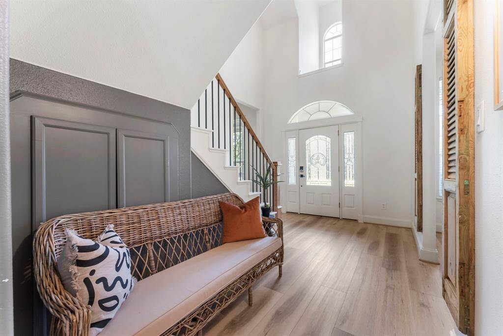 Spacious and bright entrance