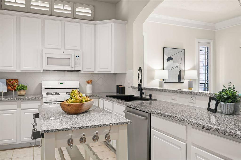 Kitchen w Island
