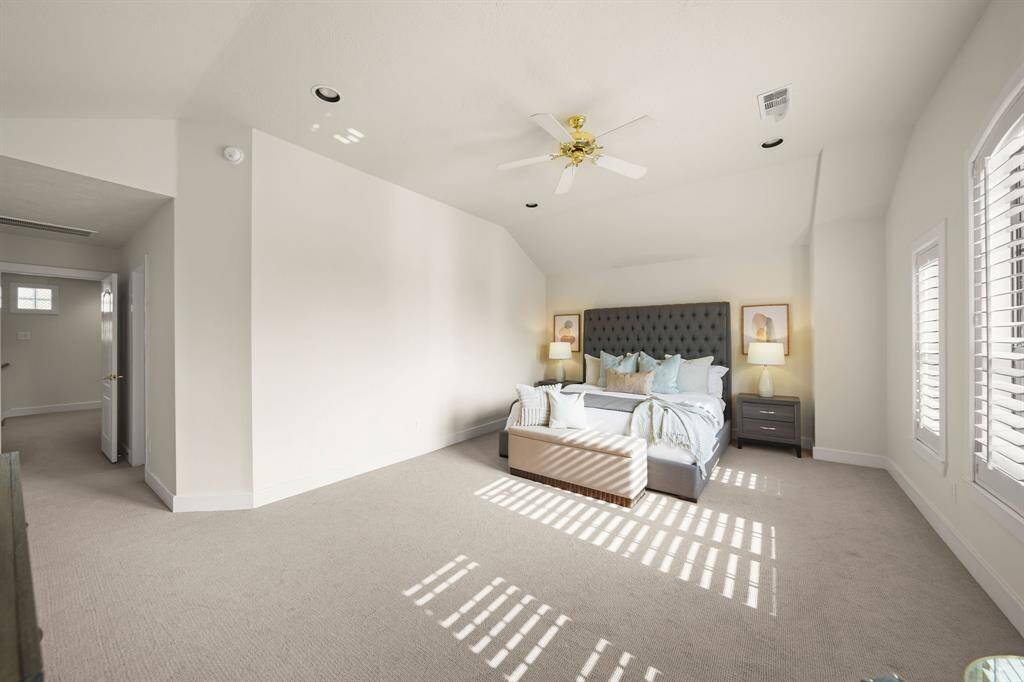 Large Primary Bedroom w balcony