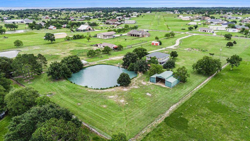 What a joy seeing the different variety of ducks that migrate to this property to enjoy the spoils of the beautiful pond.