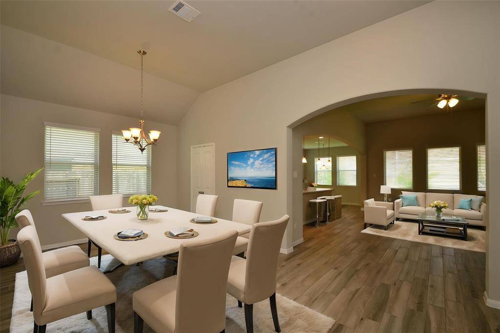 Dining room *virtually staged