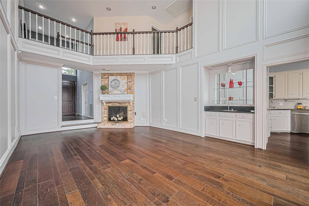 Stunning step down first level living and dining space with massive newer windows, two story soaring ceiling, hardwood floors and heavy crown molding. The hardwood floors flow through out the first level of the home and provide a rich warm feel.