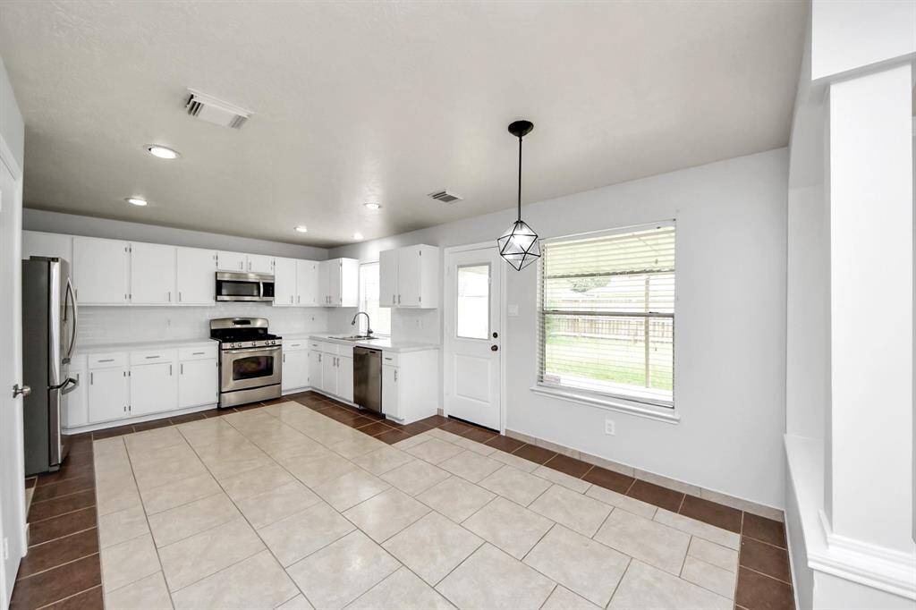 Breakfast area/Kitchen