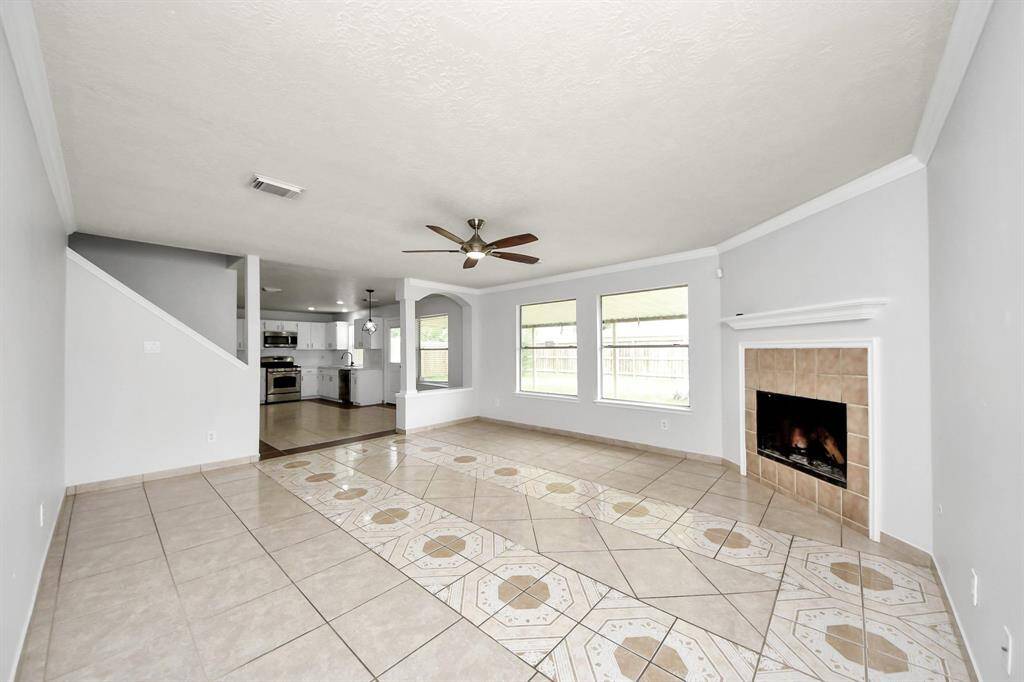 Living room with Fireplace