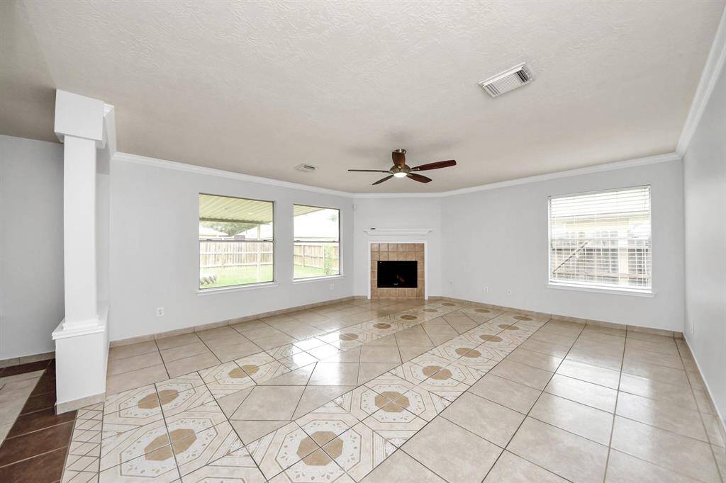 Living room with Fireplace