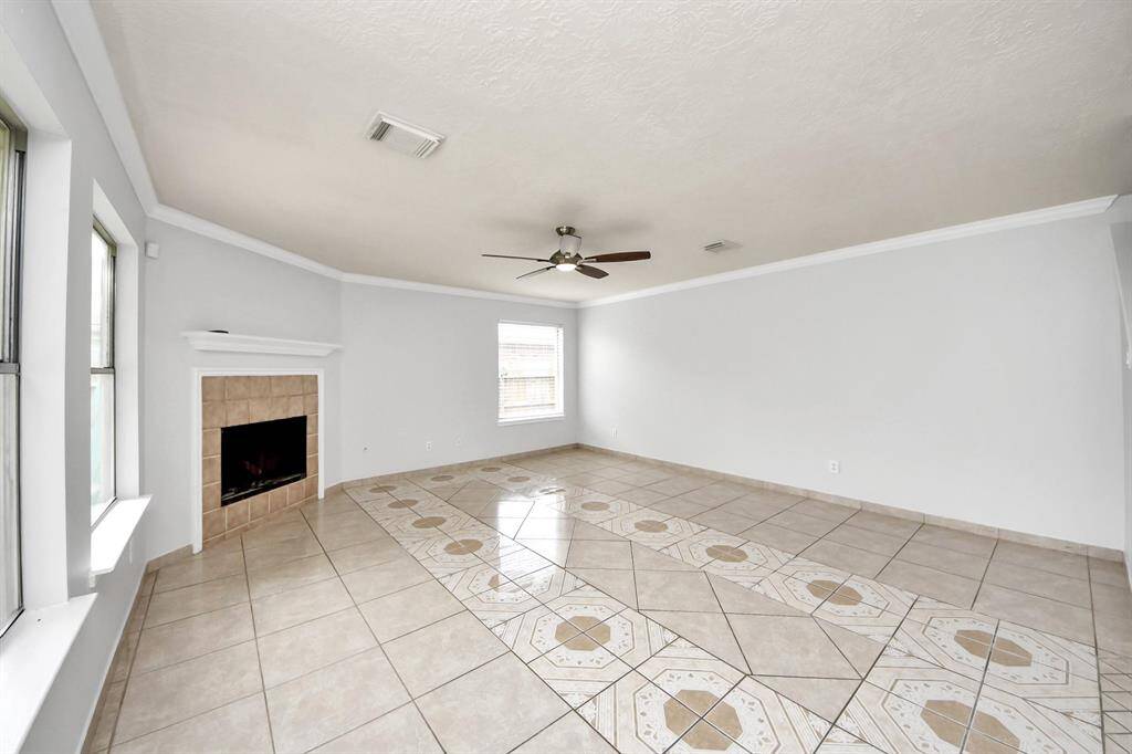 Living room with Fireplace