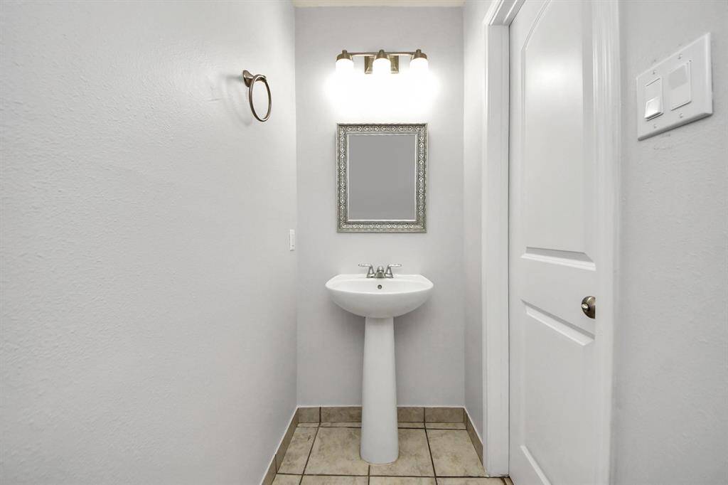 1/2 bathroom