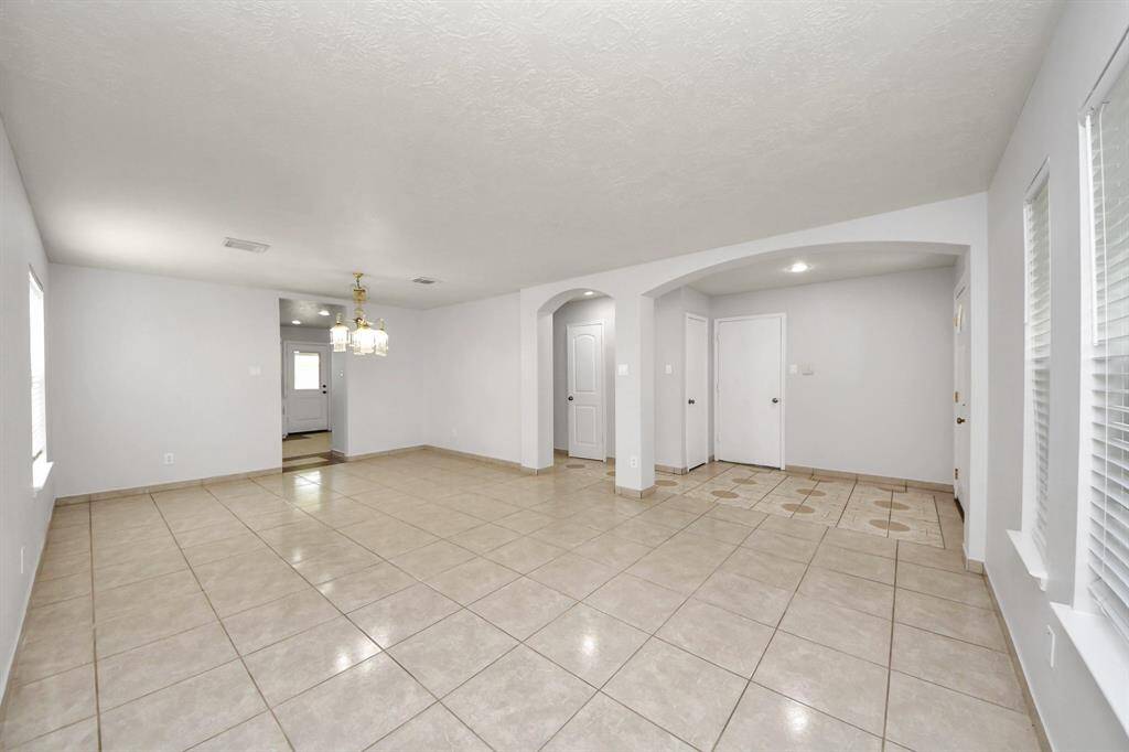 Front living room/ Dining area
