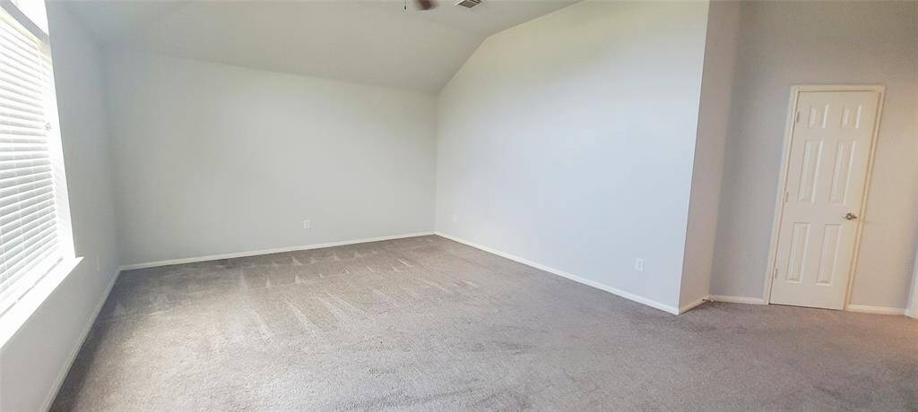 Mastre bedroom.